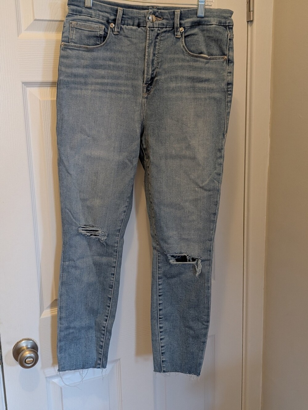 Good American Distressed Skinny Jeans 14/32 Light Wash Ripped Raw Hem High Rise